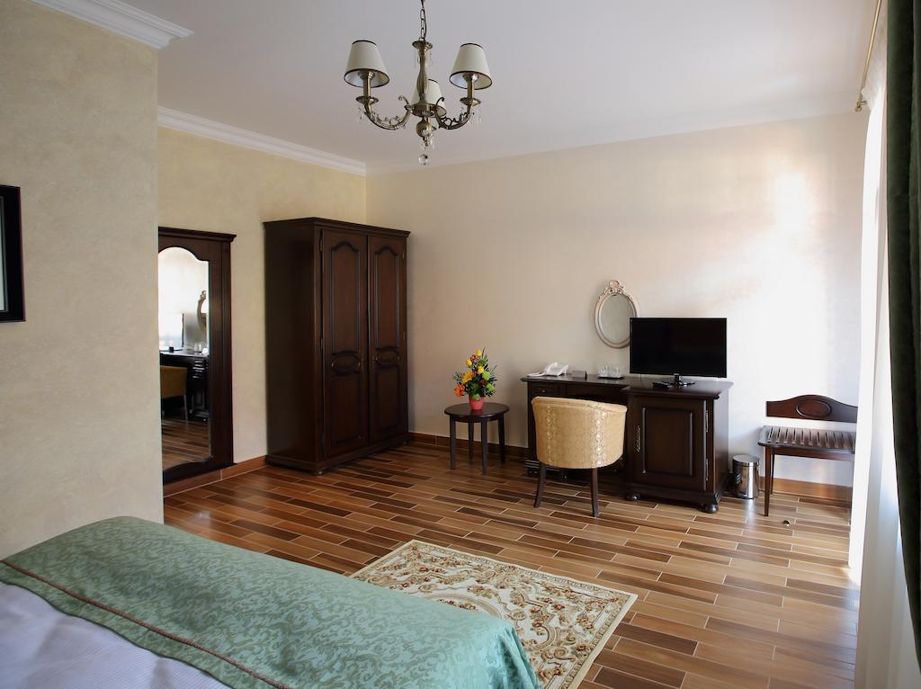 Hotel Galany Rădăuţi エクステリア 写真